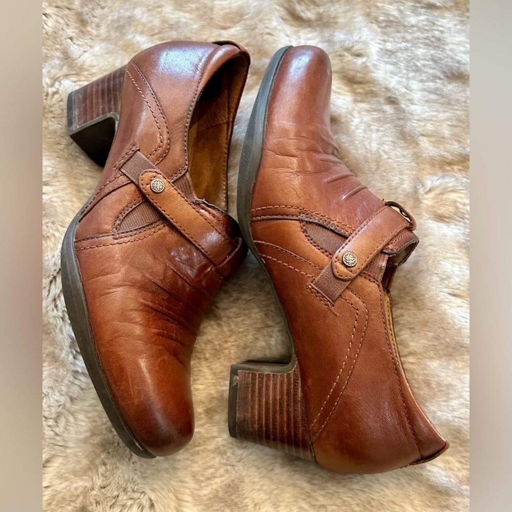 Clark’s heeled slip-on loafers​​​​
